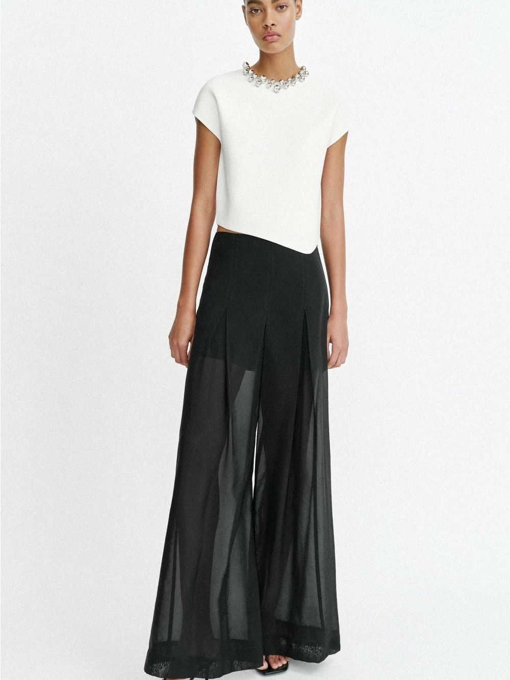 ZARA BNWT beaded neck knit top. WHITE 3921/033/250